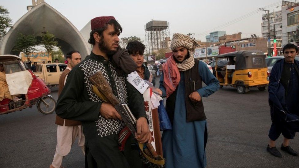Taliban Gantung Mayat Penculik Di Alun-alun Kota Herat Sebagai Peringatan